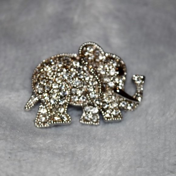 Vintage ~ Little Pave Swarovski Crystal Elephant - Picture 3 of 4